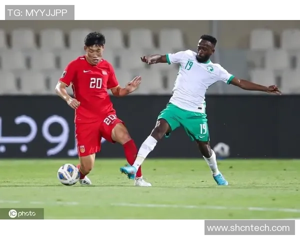 国足勇战韩国激情对决宣传海报展现足球魅力与团结精神