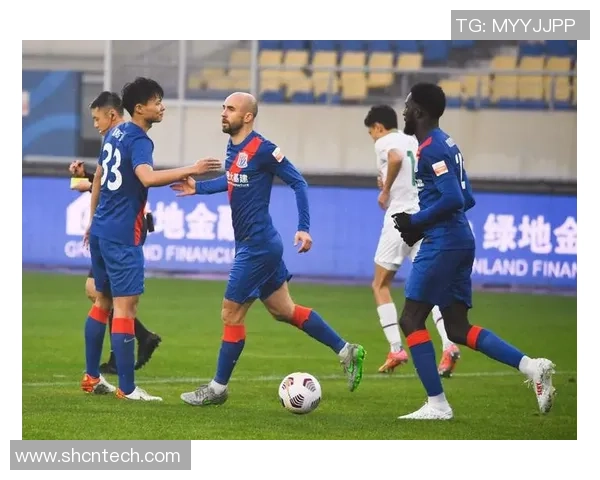 申花与辽宁上半场激战回顾球员表现与战术分析全景呈现