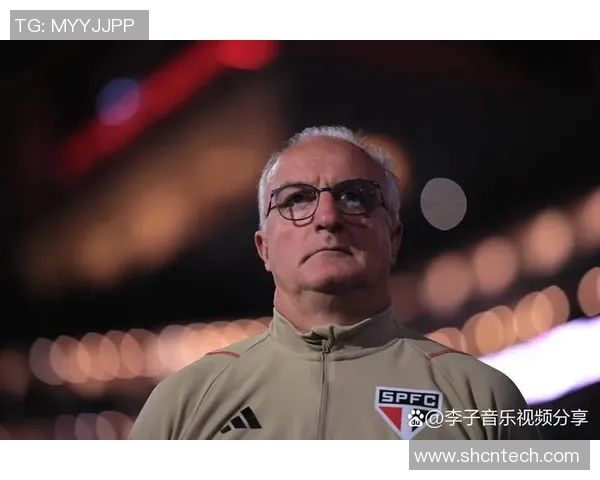 迈尼昂:从青涩门将到足球世界的璀璨明星之路 迈尼昂:从青涩门将到足球世界的璀璨明星之路