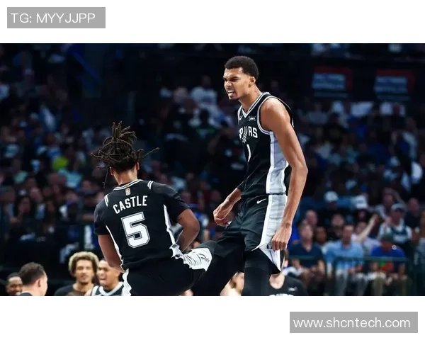 文班亚马首场比赛表现惊艳5次盖帽并成功隔扣字母哥引发热烈讨论