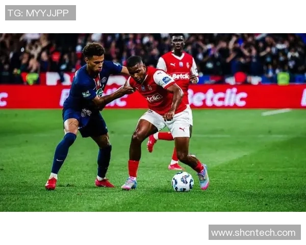 法甲梅斯对阵里昂比赛因恶劣天气腰斩球迷期待重赛时刻